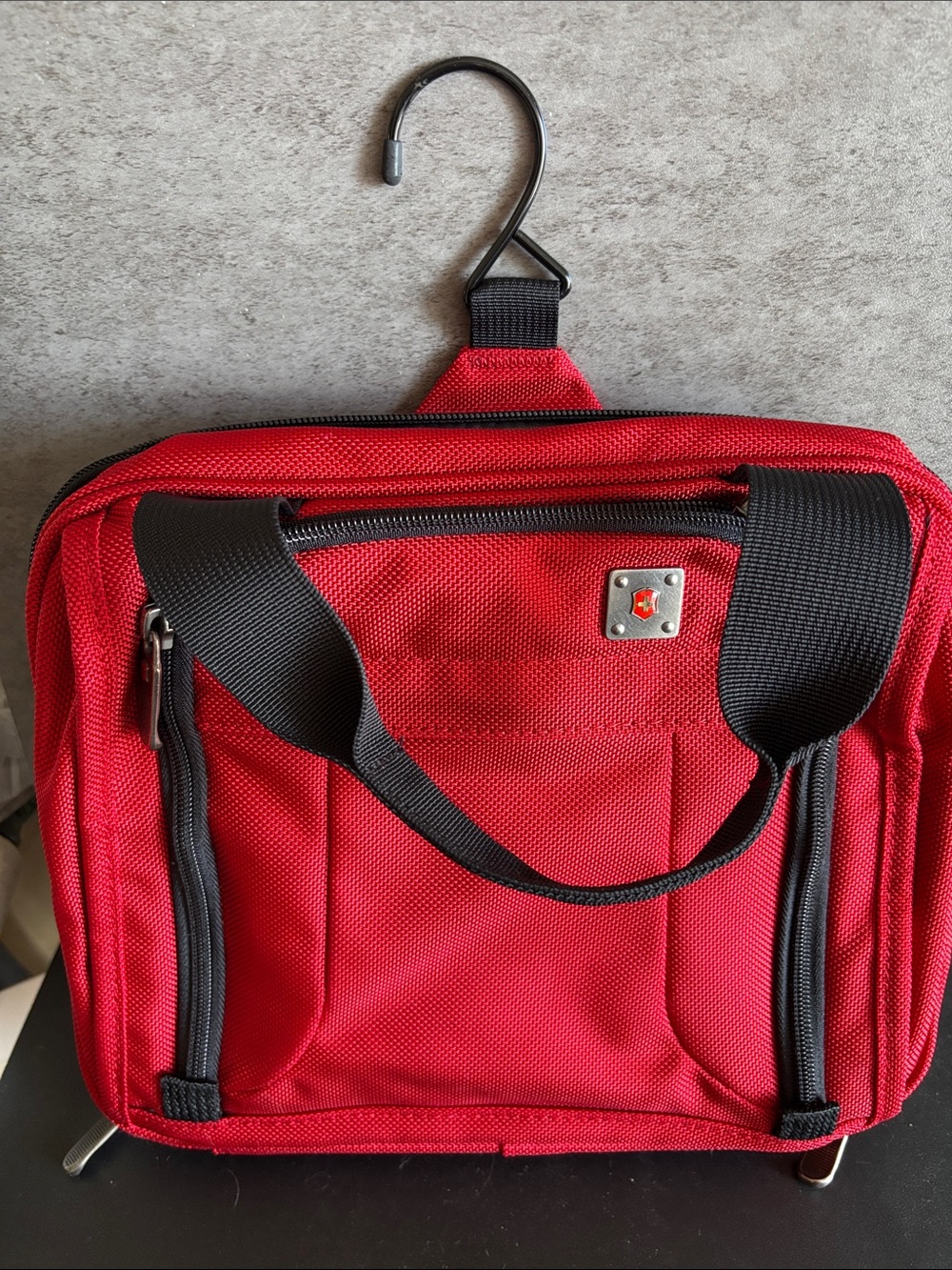 Swiss Men’s Hanging Toiletry Bag with Top Handle for Father’s Day!